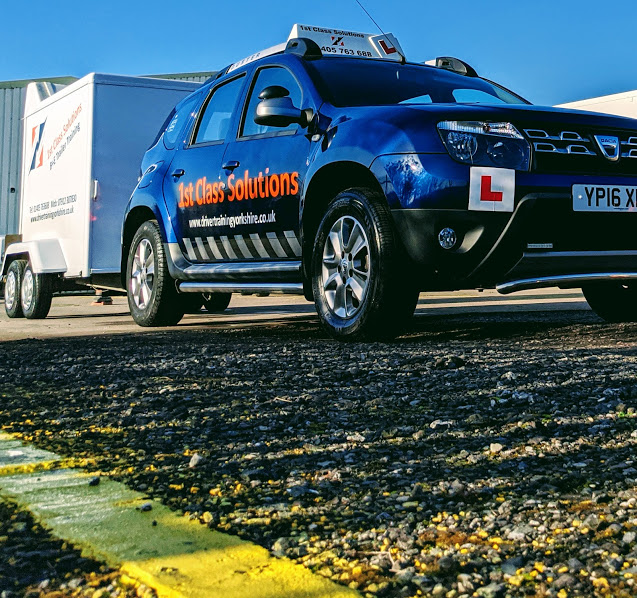 B and E Car and Trailer Test Course Towing test horse box test